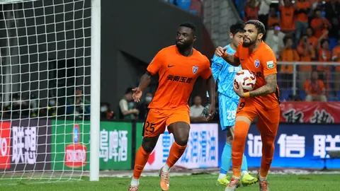 “诺顿-库菲力挽狂澜，马利诺夫斯基点球建功！热那亚绝杀乌迪内斯，惊心动魄2-1逆袭战！”