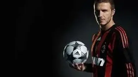 莱万荣获年度最佳前锋大奖